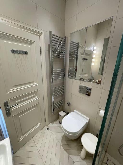 Stylish 3-Bedroom Flat In Kensington Londres Exterior foto