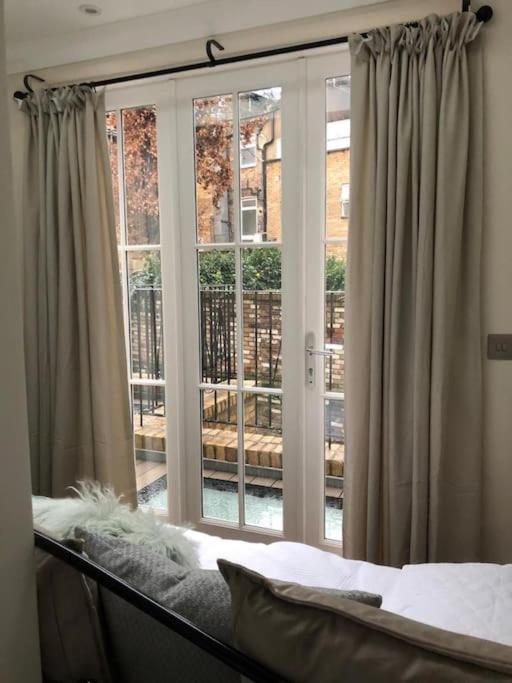 Stylish 3-Bedroom Flat In Kensington Londres Exterior foto