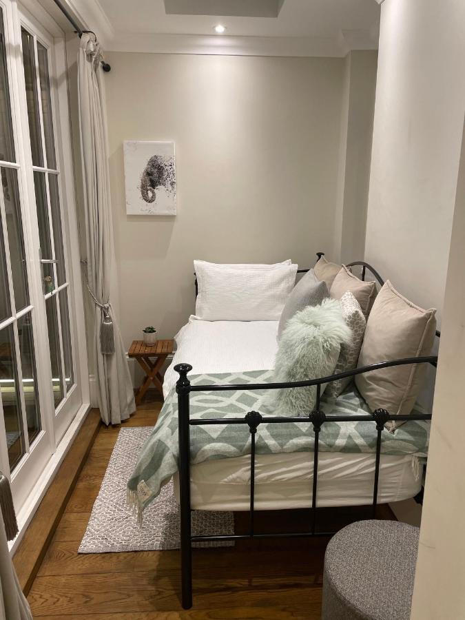 Stylish 3-Bedroom Flat In Kensington Londres Exterior foto